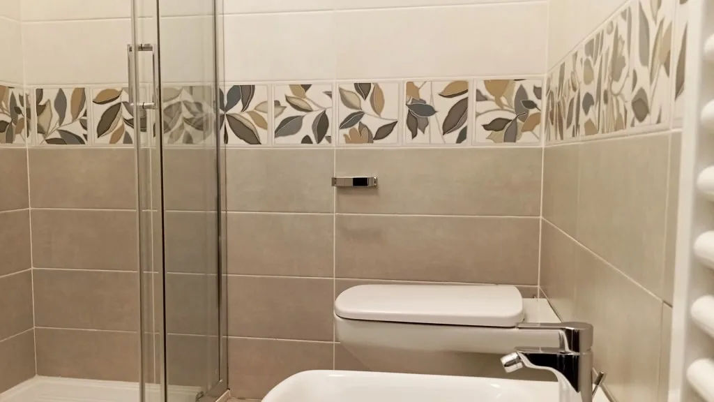 Bagno con Doccia - Camera Matrimoniale o DUS - Medoro Camere Milazzo | Myvacanzy - Immobilfin Milazzo