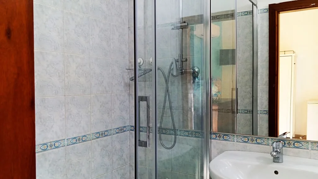 Bagno con Doccia - Camera Queen Standard Cam5 - MYVACANZY - Immobilfin Milazzo